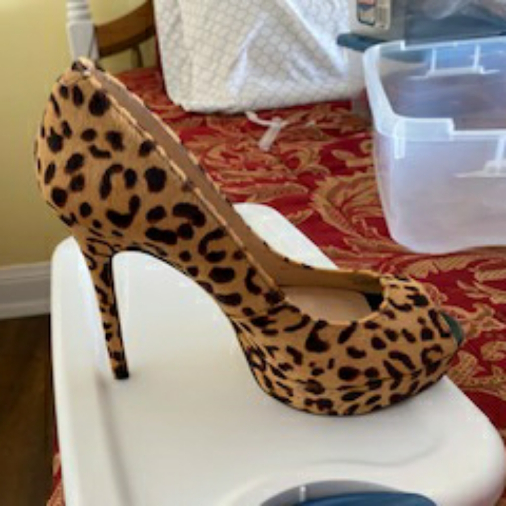 Vince Camuto peep toe leopard heels